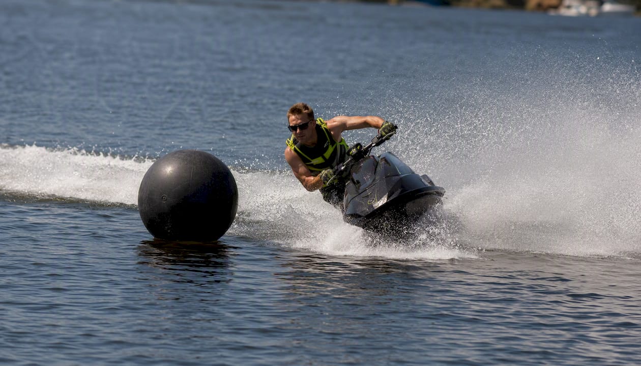 Jet ski steering control avoiding obstacle